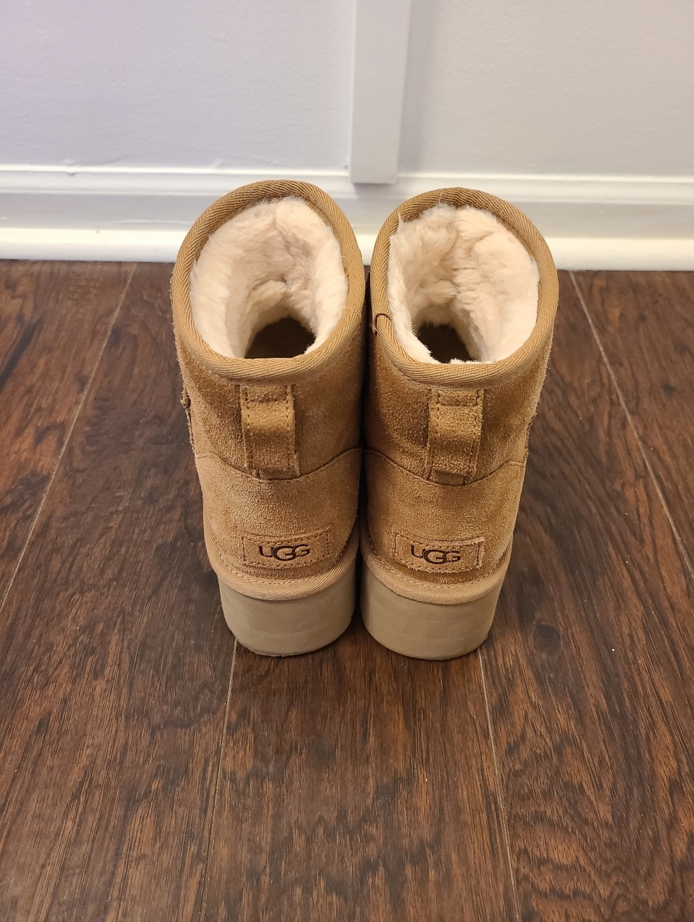 UGG Classic Mini Platform - Picture 4 of 9
